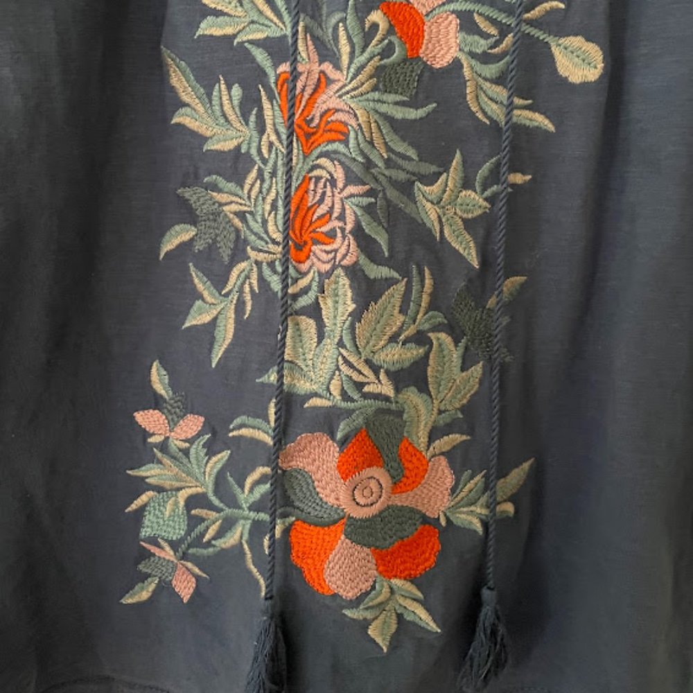 Solitaire Embroidered Balloon Sleeve Blouse - Picture 9 of 9